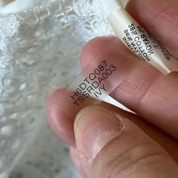 Tommy Hilfiger Ivory Colored Lacey Long Sleeve Button Down Blouse. Fits Like XL - Picture 9 of 9